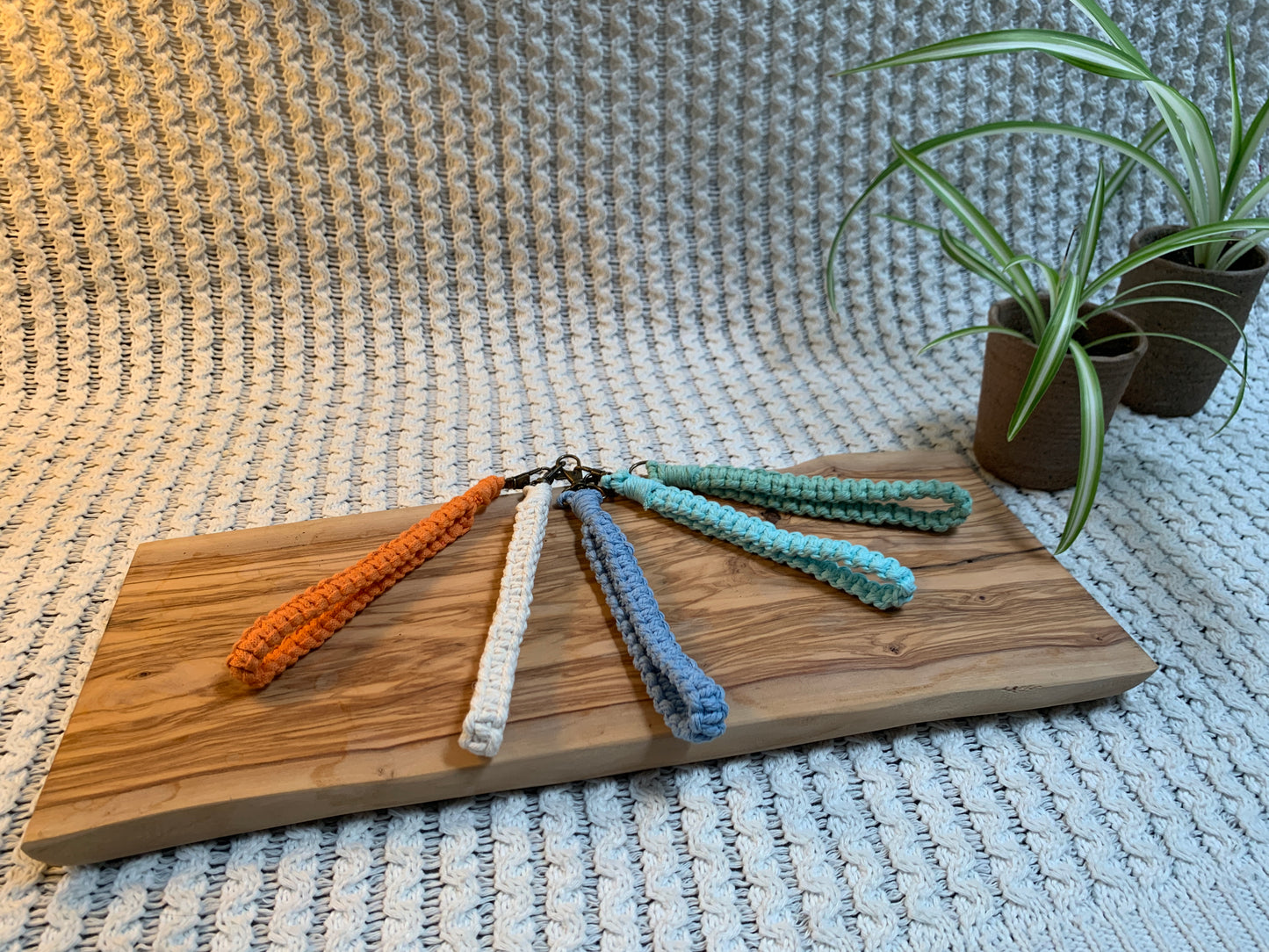 Single colour wristlet