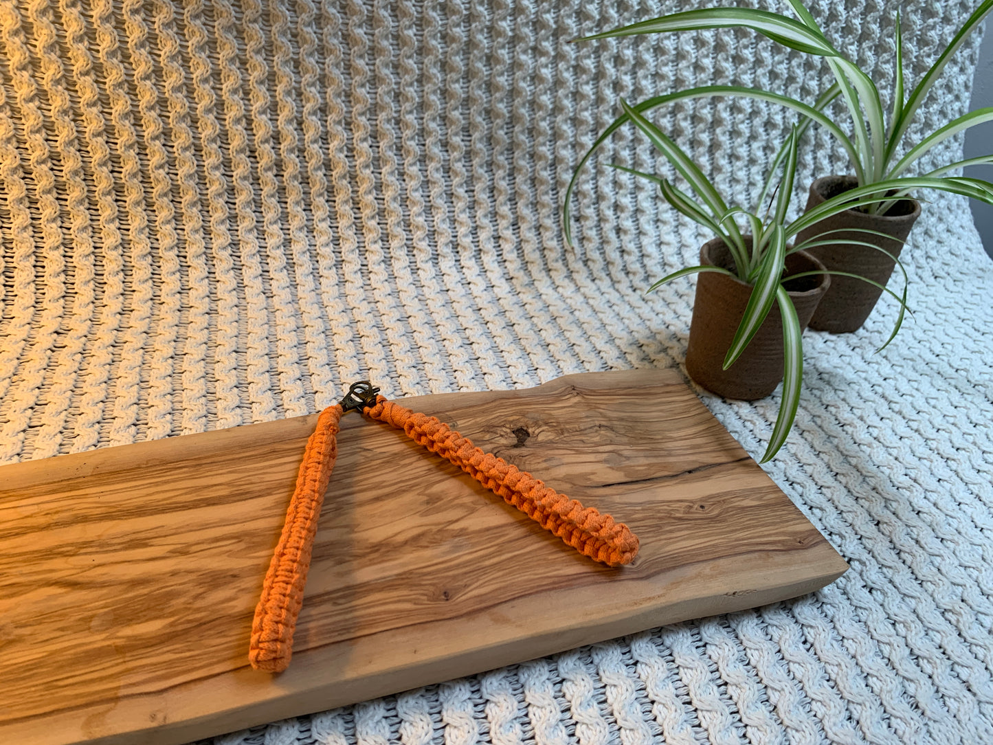 Single colour wristlet