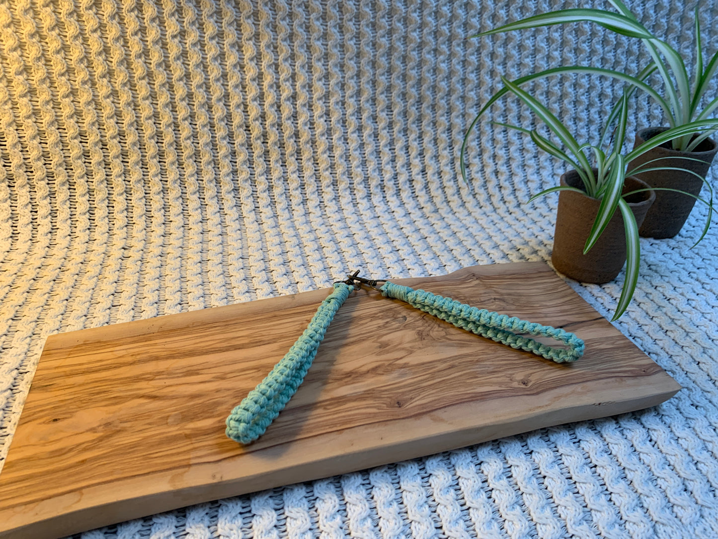 Single colour wristlet